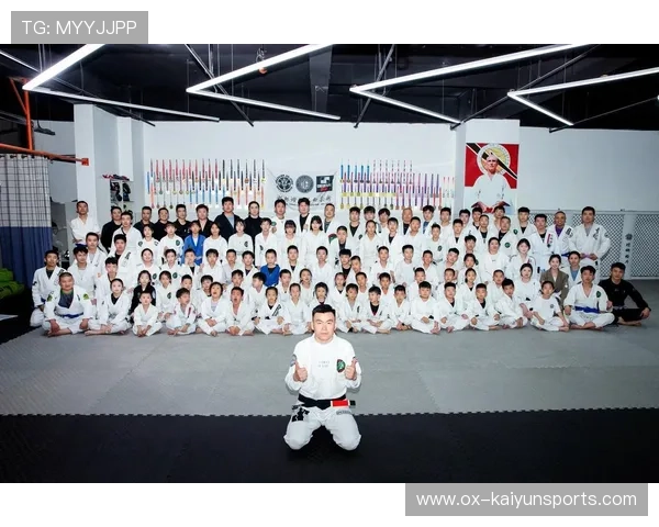 MMA的“下位防守”:柔术的致命威胁 MMA的“下位防守”:柔术的致命威胁